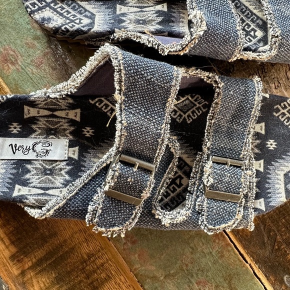2/$30 Very G Venus Slide / Denim 2 Strap Buckle sandal 11 - Picture 4 of 8
